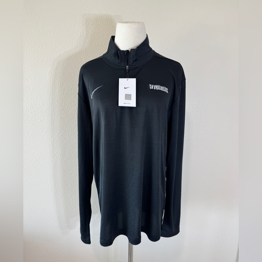 NWT Men’s Nike Dri-FIT Intensity 1/4 Zip, Wyoming Cowboys, MEDIUM